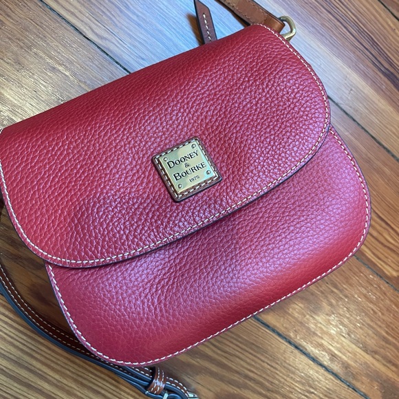 Dooney & Bourke Handbags - Dooney and bourke crossbody (nwot)